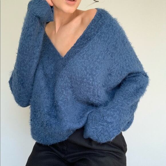 Urban Outfitters Oversized Fuzzy Eyelash V-Neck Knit Sweater - Picture 7 of 9